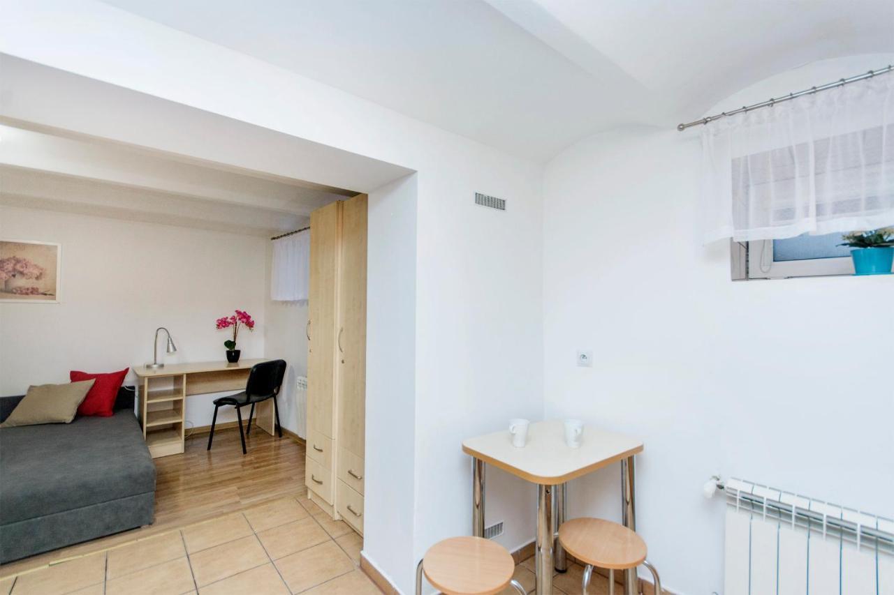 Akademikus Torun Hostel ภายนอก รูปภาพ