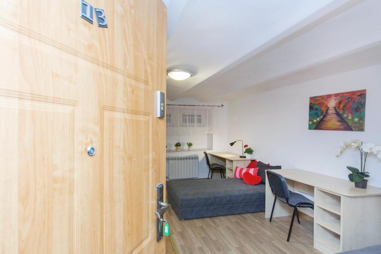 Akademikus Torun Hostel ภายนอก รูปภาพ