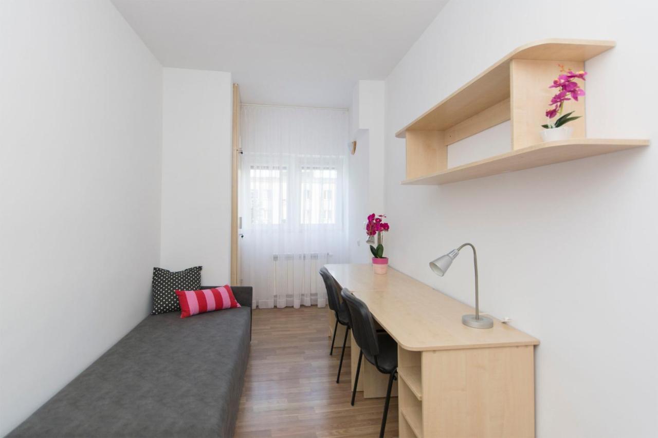 Akademikus Torun Hostel ภายนอก รูปภาพ