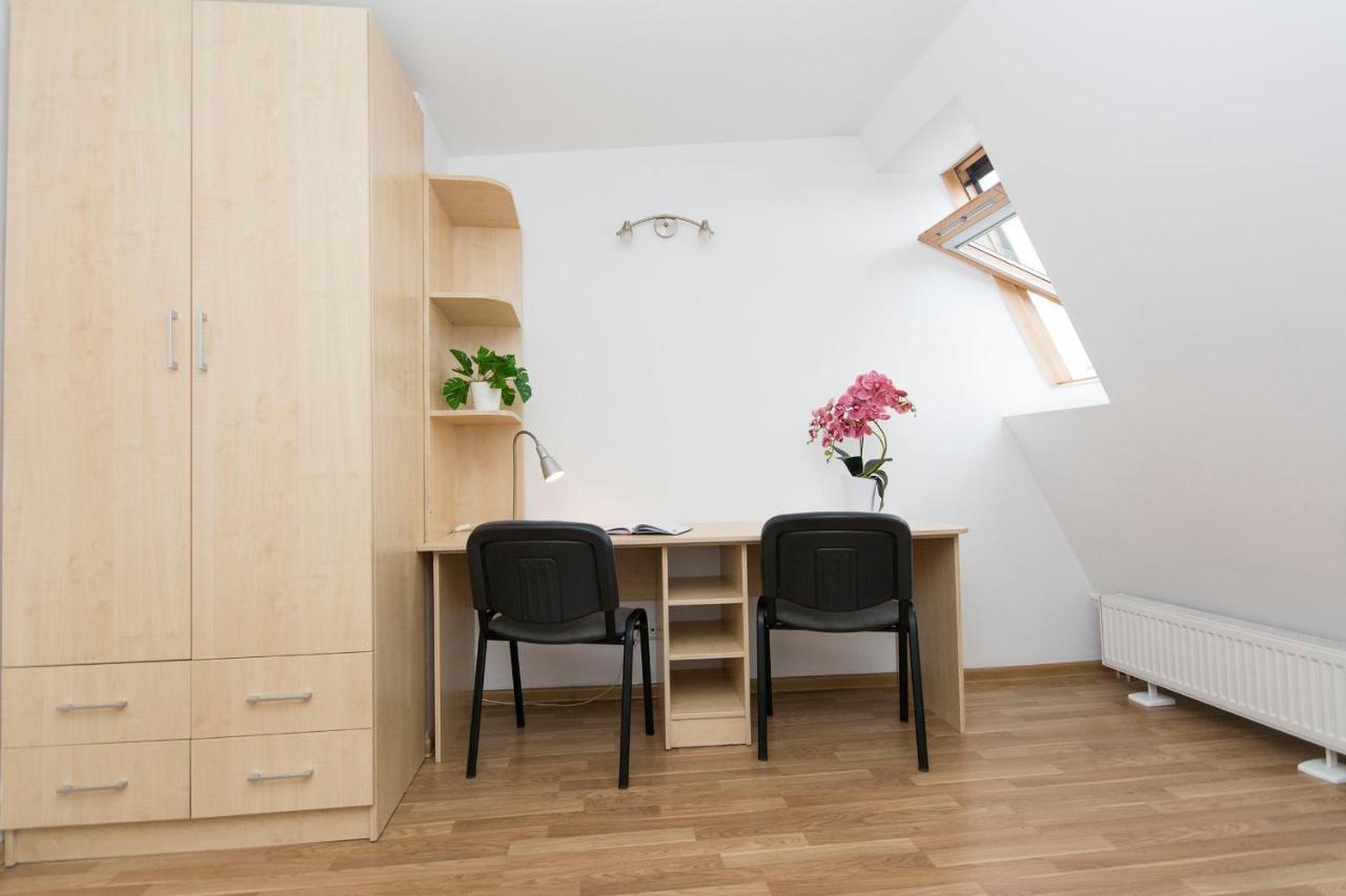 Akademikus Torun Hostel ภายนอก รูปภาพ