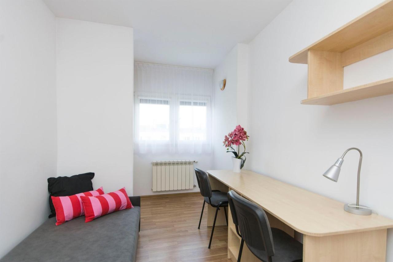 Akademikus Torun Hostel ภายนอก รูปภาพ