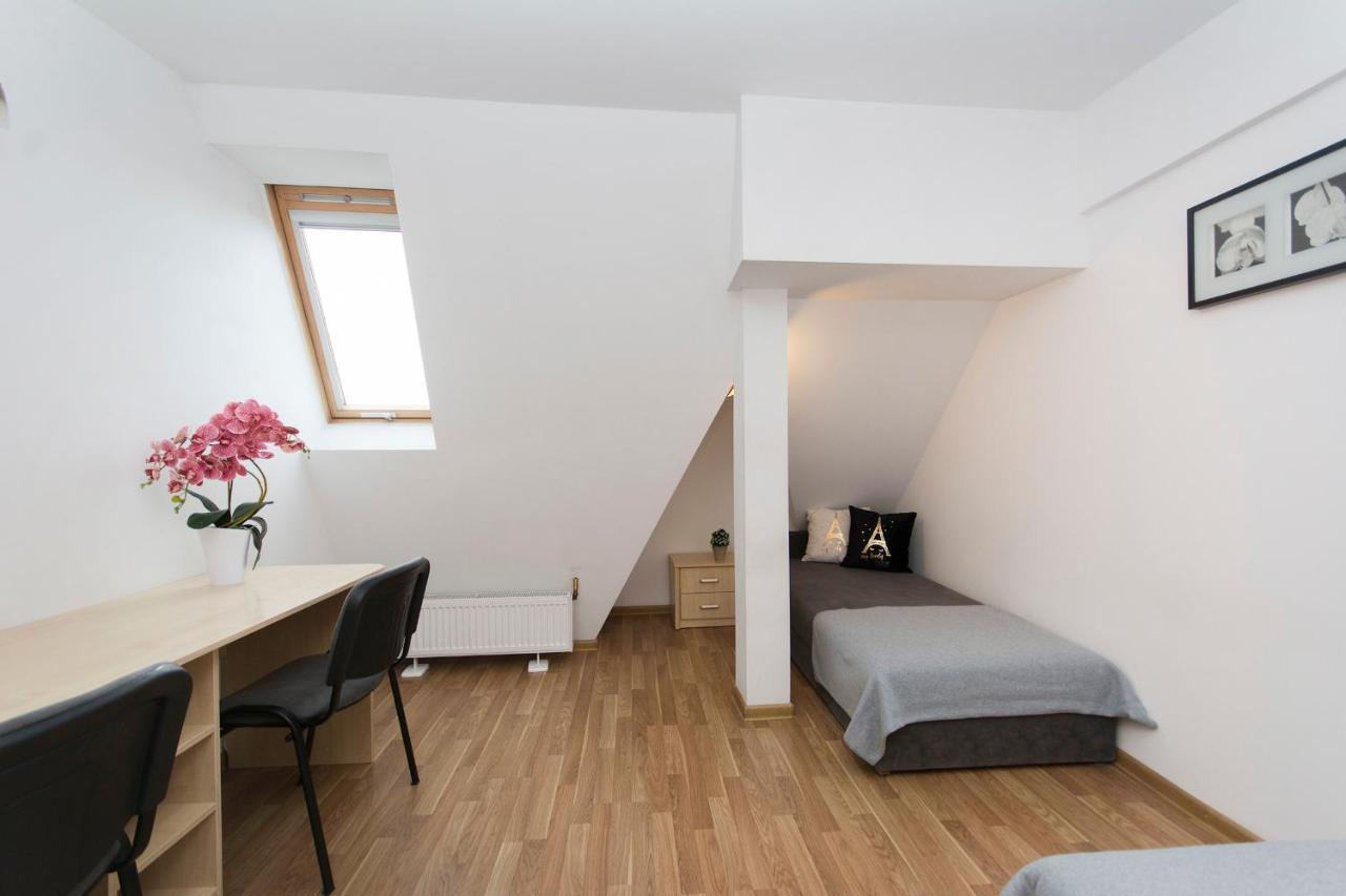 Akademikus Torun Hostel ภายนอก รูปภาพ