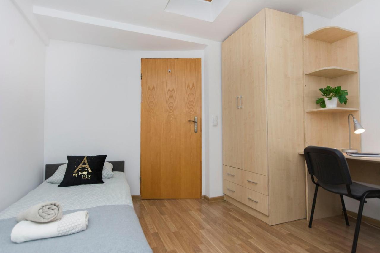 Akademikus Torun Hostel ภายนอก รูปภาพ