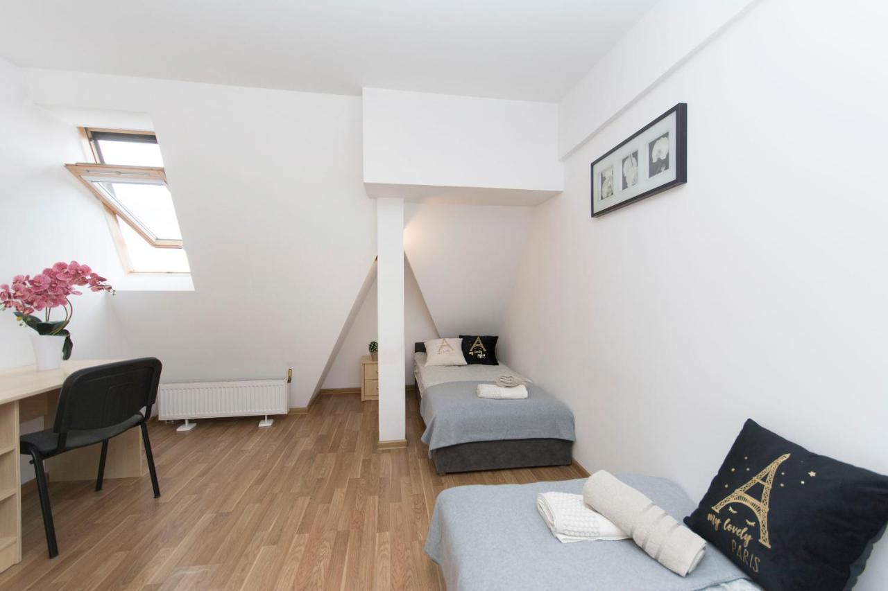 Akademikus Torun Hostel ภายนอก รูปภาพ