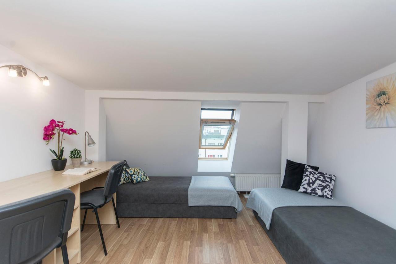 Akademikus Torun Hostel ภายนอก รูปภาพ